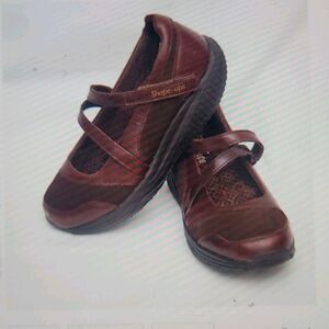 Sketchers shape ups mary Jane size 8